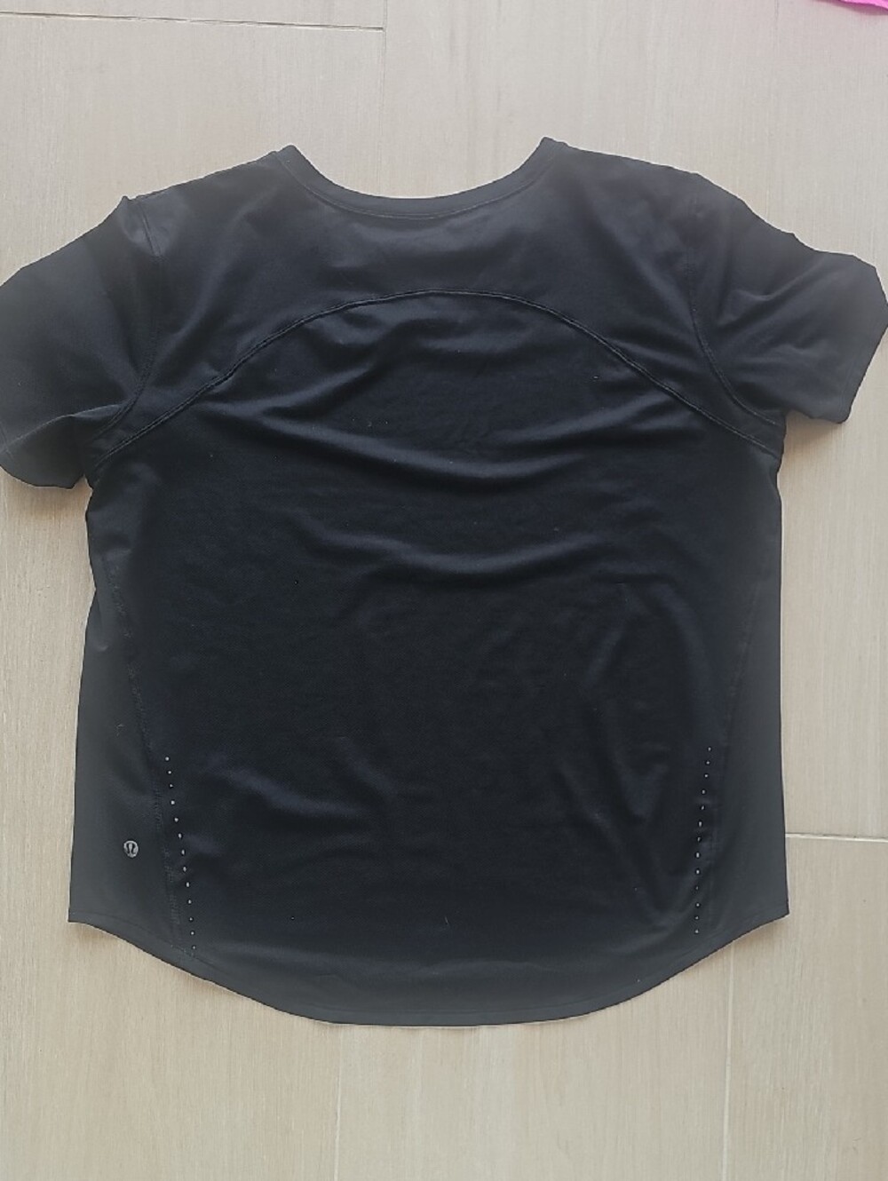 lululemon athletica Short Sleeve Tee Bundle in Black, Red, Hot Pink, Olive - Picture 13 of 16